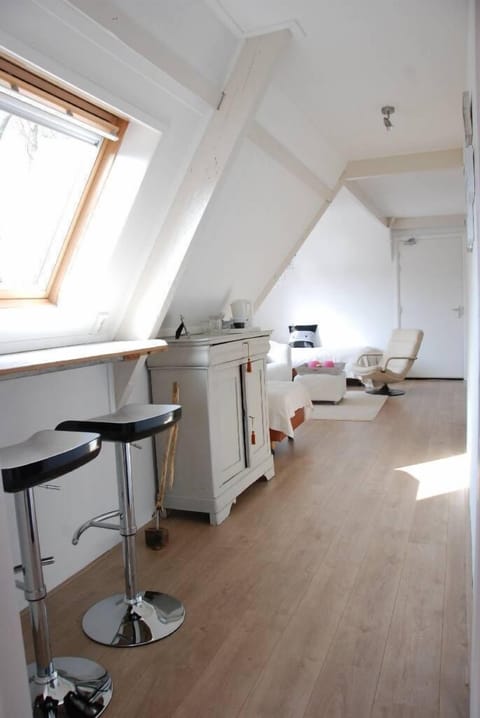 Family Suite | Cribs/infant beds, rollaway beds, free WiFi, bed sheets