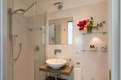 Double Room, Terrace | Bathroom | Shower, free toiletries, hair dryer, slippers