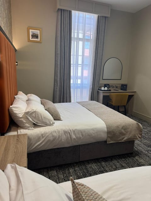 Comfort Double Room | In-room safe, desk, iron/ironing board, free WiFi