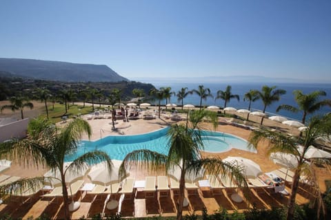 Seasonal outdoor pool, pool umbrellas, sun loungers