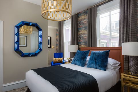 Gilded Suite (Free curated small plates breakfast included) | Premium bedding, free WiFi, bed sheets