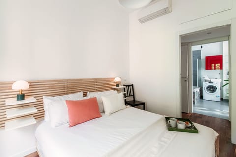 Apartment | Premium bedding, down comforters, iron/ironing board, cribs/infant beds