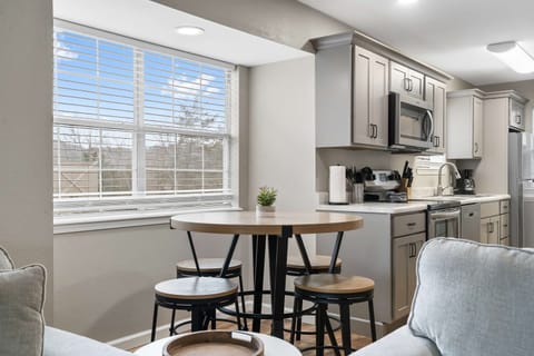 Condo, Multiple Beds, Balcony, Mountain View (Modern Comfort Retreat) | Private kitchen | Fridge, microwave, oven, stovetop