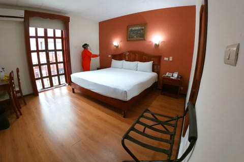 Standard Room, 1 King Bed, Non Smoking | In-room safe, iron/ironing board, free WiFi, bed sheets