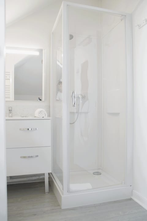 Shower, towels, soap, shampoo