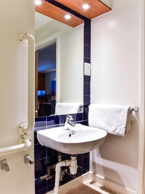 Double Room, Accessible | Bathroom sink