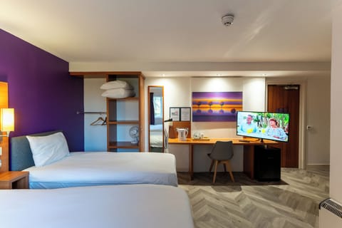 Standard Triple Room | Premium bedding, desk, laptop workspace, iron/ironing board