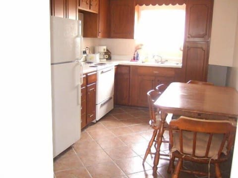 Deluxe Apartment, 2 Bedrooms, Kitchen, Pool View | Private kitchen | Fridge, microwave