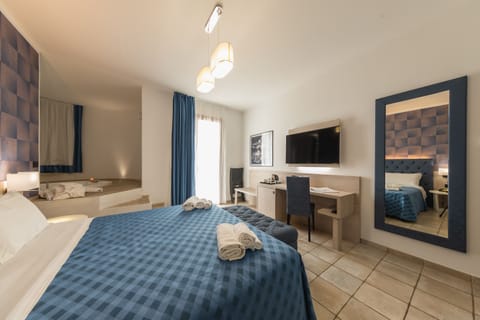 Exclusive Double Room, Hot Tub, Sea View | Minibar, in-room safe, desk, laptop workspace