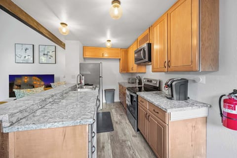 Condo, Multiple Beds, Patio, Mountain View (Kingswood Village Escape) | Private kitchen | Fridge, microwave, oven, stovetop