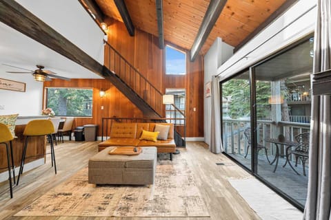 Condo, Multiple Beds, Patio, Mountain View (Kingswood Village Escape) | Living area | 42-inch flat-screen TV with digital channels, fireplace