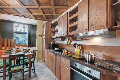 Family Apartment, 1 Bedroom (Appartamento My Home) | Private kitchen | Fridge, microwave, oven, stovetop