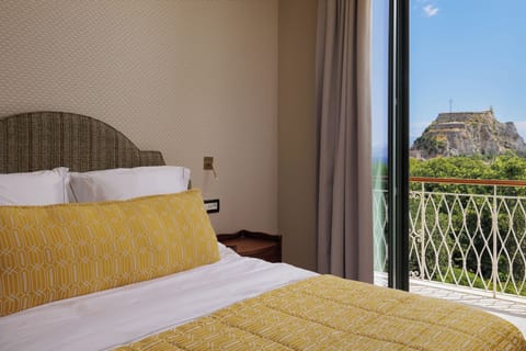 Classic Double Room with Sea View Balcony | In-room safe, desk, laptop workspace, soundproofing