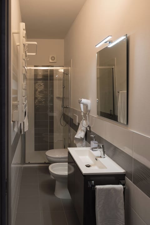 Double Room, 1 Double Bed | Bathroom | Shower, hair dryer, towels, soap