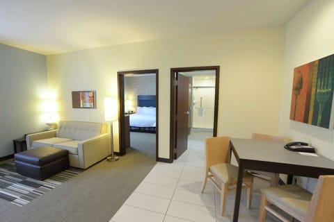 1 King Bed, 1 Bedroom Suite | 1 bedroom, in-room safe, desk, laptop workspace