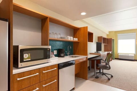 Queen Studio | Private kitchen | Full-size fridge, microwave, dishwasher, coffee/tea maker