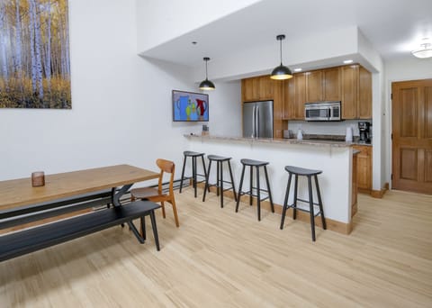 Condo, 2 Bedrooms | Dining