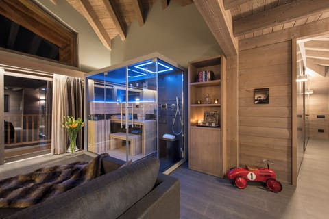 Exclusive Suite, Balcony, Mountain View | In-room safe, blackout drapes, soundproofing, free WiFi