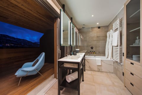 Junior Suite, Balcony, Mountain View | Bathroom | Hair dryer, bathrobes, slippers, towels