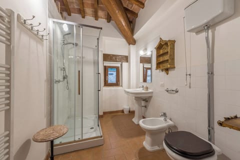 Royal Suite, City View | Bathroom | Shower, hair dryer, bidet, towels