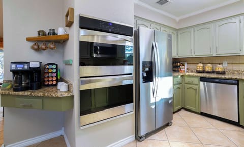 House, Multiple Beds, Patio, Garden View (Changes In Attitudes) | Private kitchen | Fridge, microwave, stovetop, dishwasher