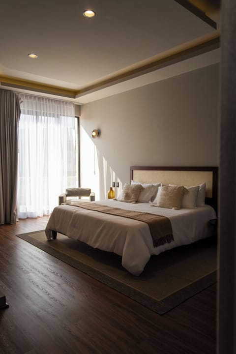 Deluxe Room | Blackout drapes, iron/ironing board, free WiFi