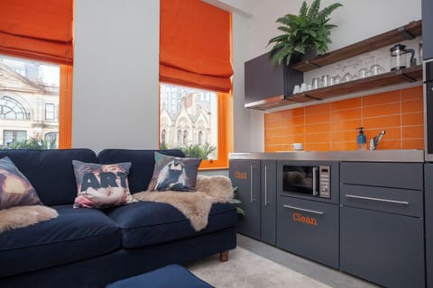 Apartment, City View | Private kitchen | Fridge, microwave, oven, stovetop