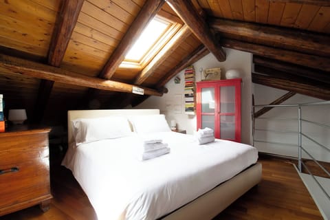 Apartment (1 Bedroom) | 1 bedroom, iron/ironing board, bed sheets