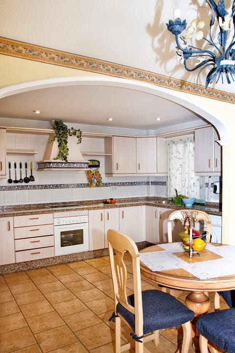 Iron/ironing board, free WiFi