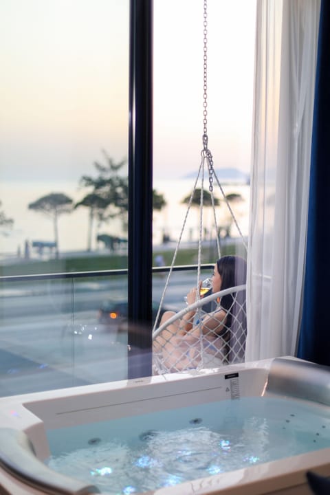 In-room safe, soundproofing, iron/ironing board, free WiFi