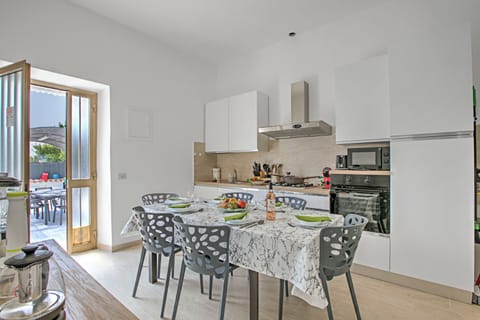 Standard House, 2 Bedrooms (La Siesta) | Private kitchen | Fridge, microwave, oven, stovetop