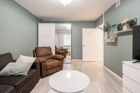 Comfort Apartment, Pets Allowed, Ground Floor | Living area | 40-inch Smart TV with cable channels