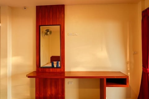 Standard Double Room with Sea View | In-room safe, desk