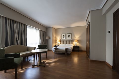 Room (Suite) | 1 bedroom, premium bedding, minibar, in-room safe