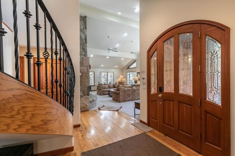 House, 5 Bedrooms | Interior