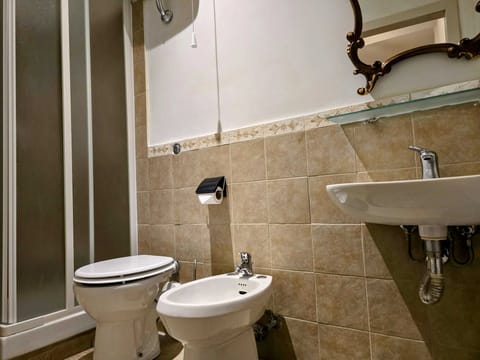 Single Room | Bathroom