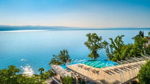 Indoor pool, seasonal outdoor pool, pool umbrellas, sun loungers