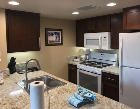 Studio | Private kitchen | Full-size fridge, microwave, oven, dishwasher