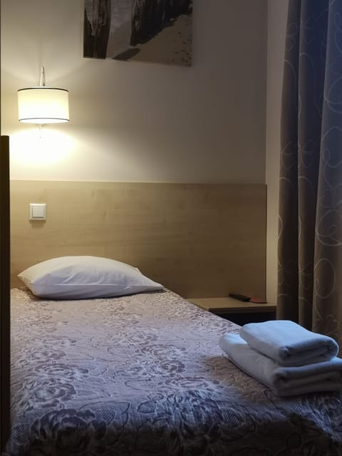 Single Room | In-room safe, desk, iron/ironing board, free WiFi