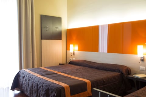 Triple Room | Minibar, in-room safe, desk, cribs/infant beds