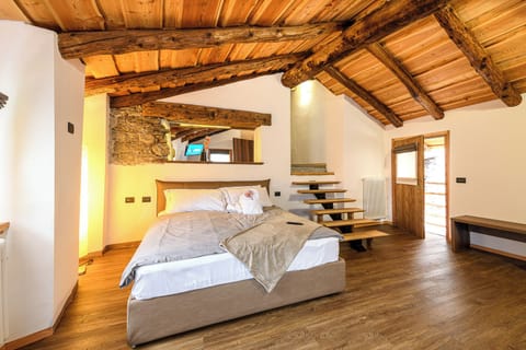 Comfort Quadruple Room, Mountain View | In-room safe, desk, blackout drapes, soundproofing