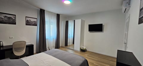 Deluxe Room | Individually decorated, desk, free WiFi, bed sheets