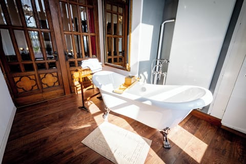 Superior Double Room, Balcony, Vineyard View | Bathroom | Hair dryer, soap, shampoo, toilet paper