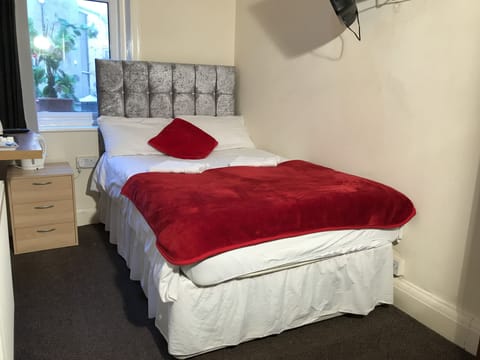 Economy Double Room, 1 Double Bed | Iron/ironing board, free WiFi, bed sheets