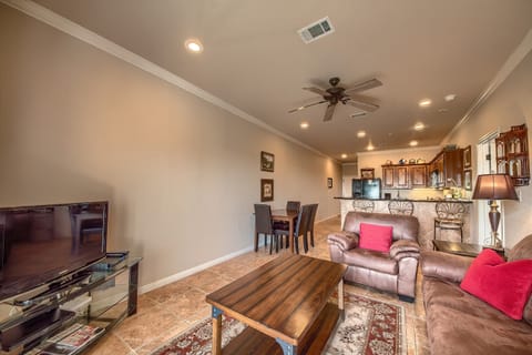 Condo, 3 Bedrooms | Living area