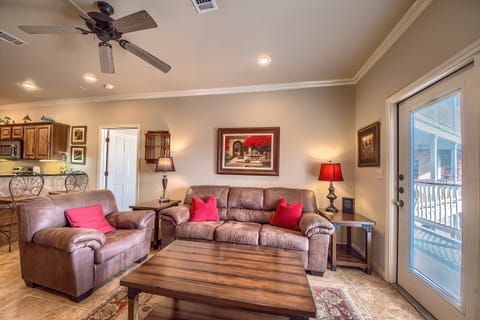 Condo, 3 Bedrooms | Living area