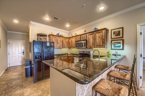 Condo, 3 Bedrooms | Private kitchen | Fridge, oven, coffee/tea maker, toaster