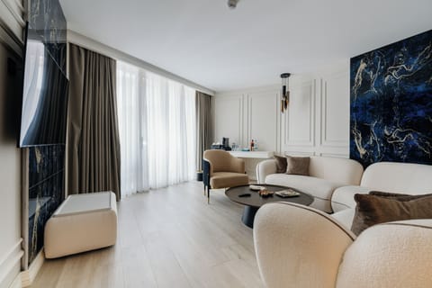 Premium bedding, minibar, in-room safe, desk