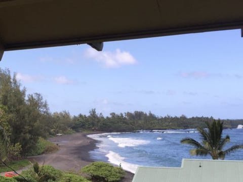 Beach nearby, sun loungers, beach towels