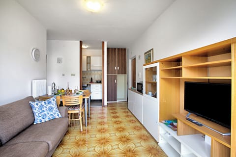 Standard Apartment, 1 Bedroom (Casa Silvia 50m From The Lake) | Living area | 21-inch Smart TV with digital channels